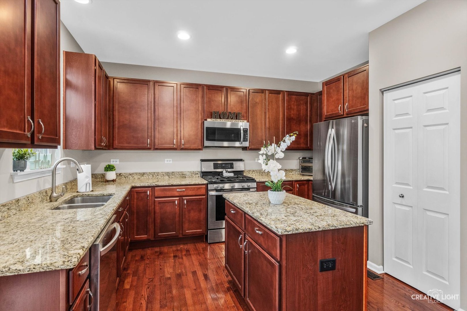 4215 Southerland Drive, Oswego, IL 60543