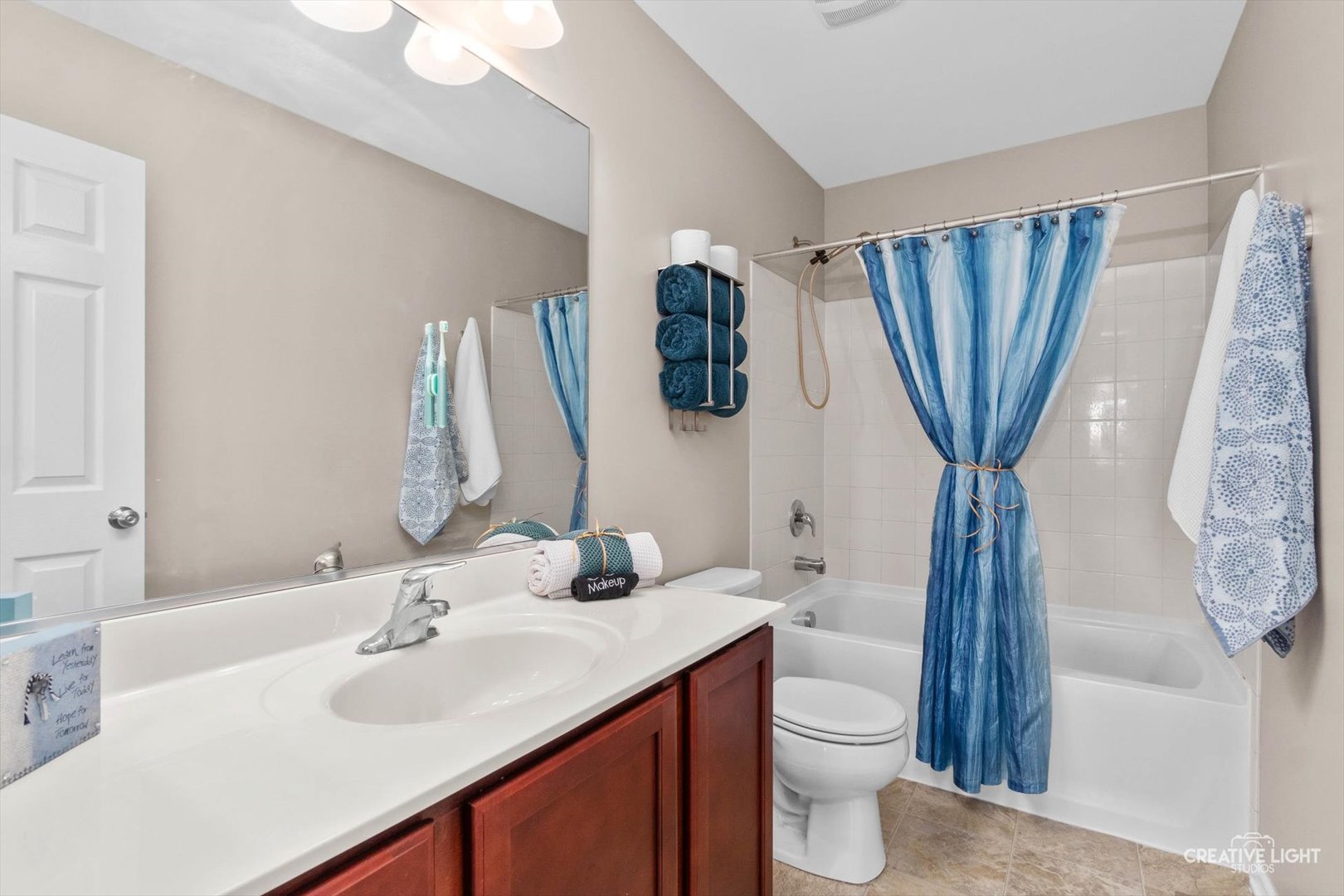 4215 Southerland Drive, Oswego, IL 60543