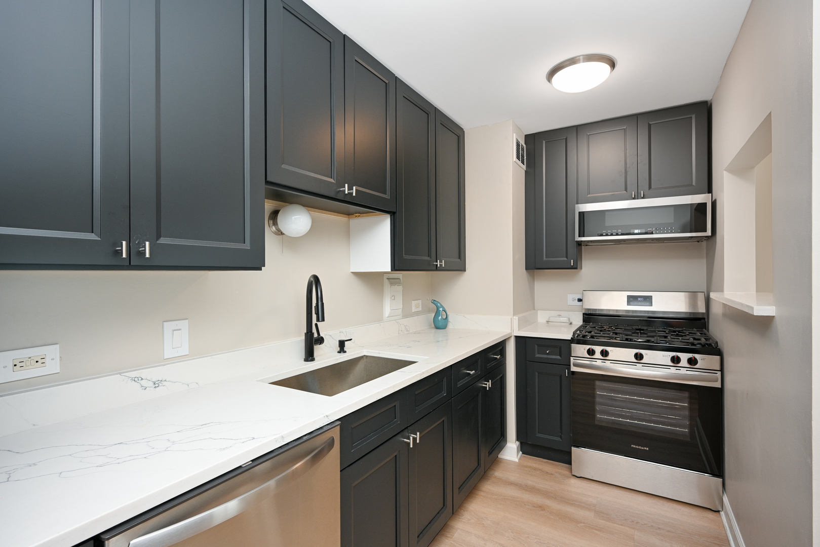 2222 S Stewart Avenue #3D, Lombard, IL 60148