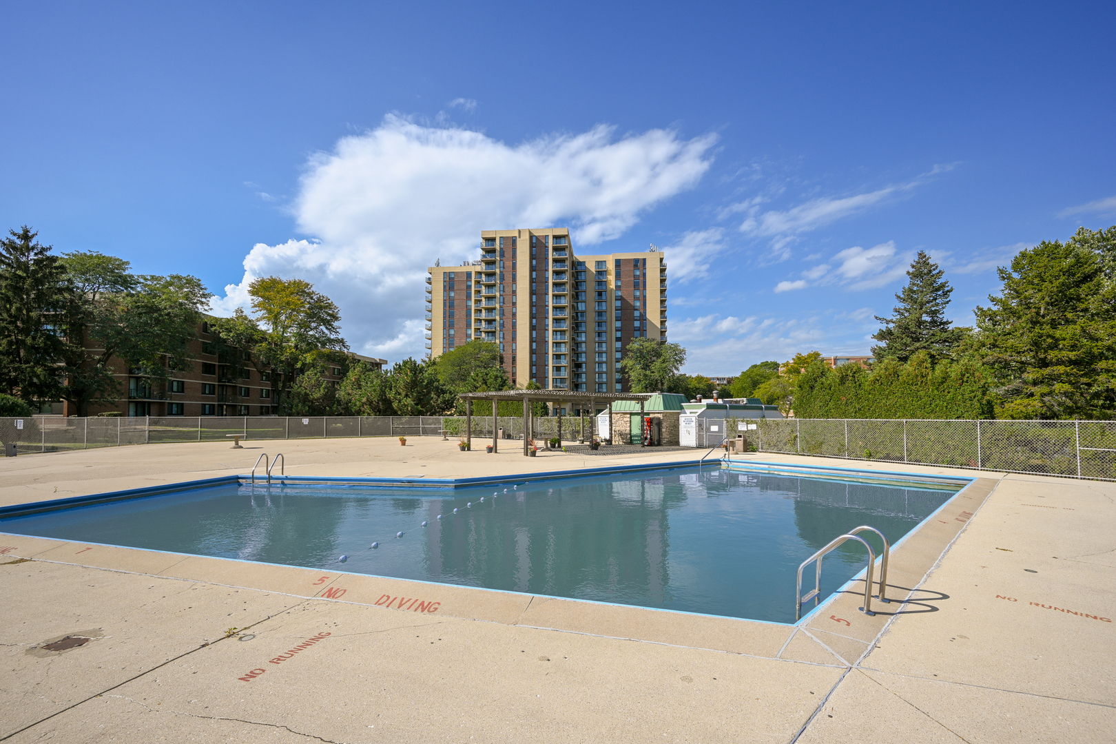 2222 S Stewart Avenue #3D, Lombard, IL 60148