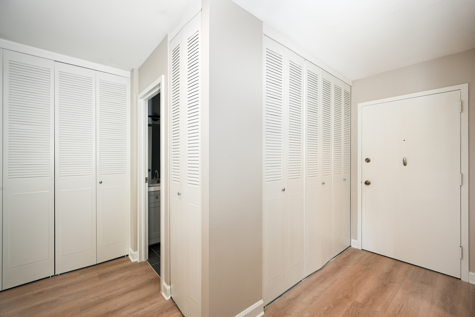 2222 S Stewart Avenue #3D, Lombard, IL 60148