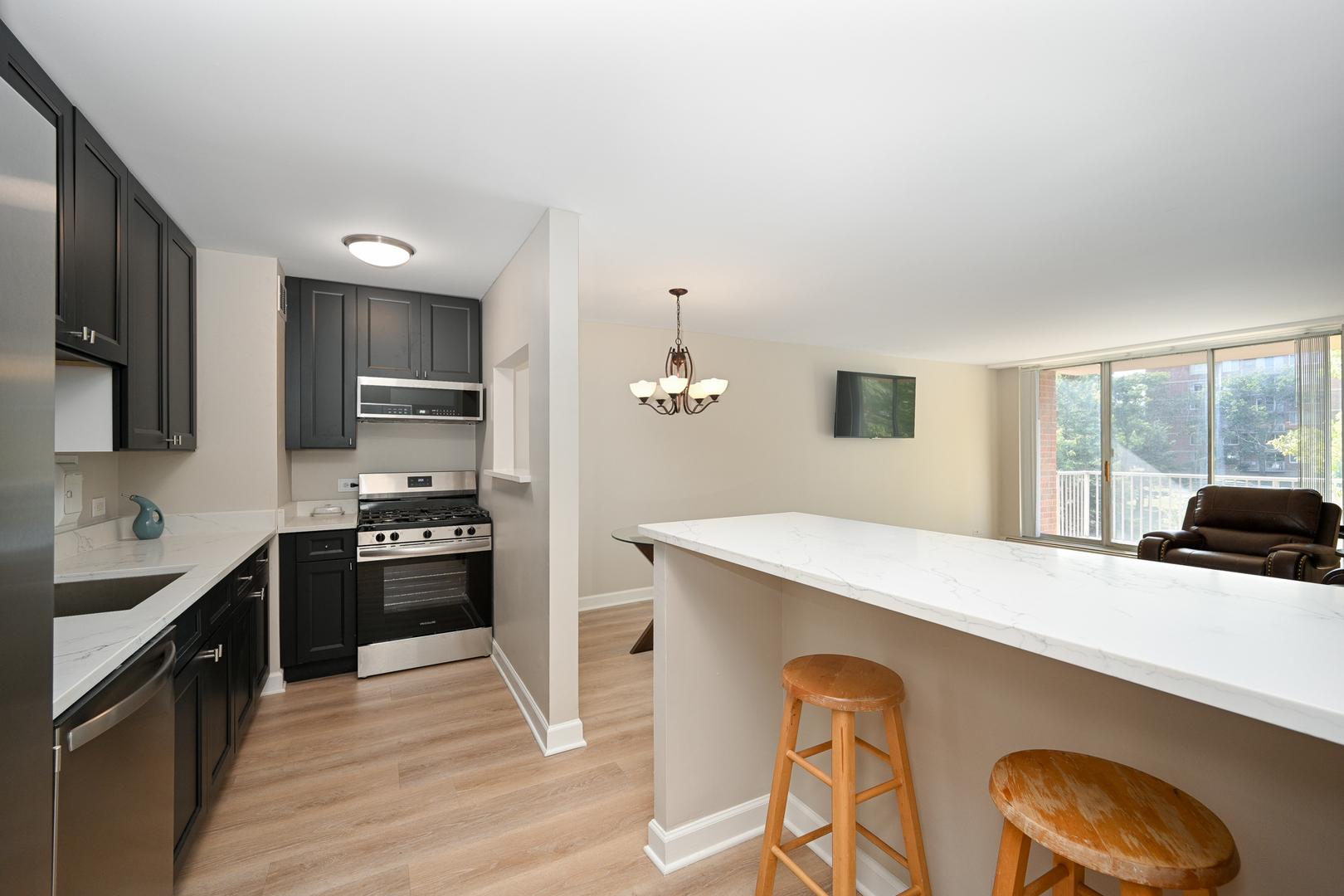 2222 S Stewart Avenue #3D, Lombard, IL 60148