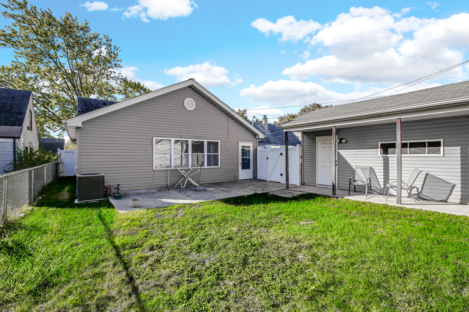 4320 W 99th Place, Oak Lawn, IL 60453