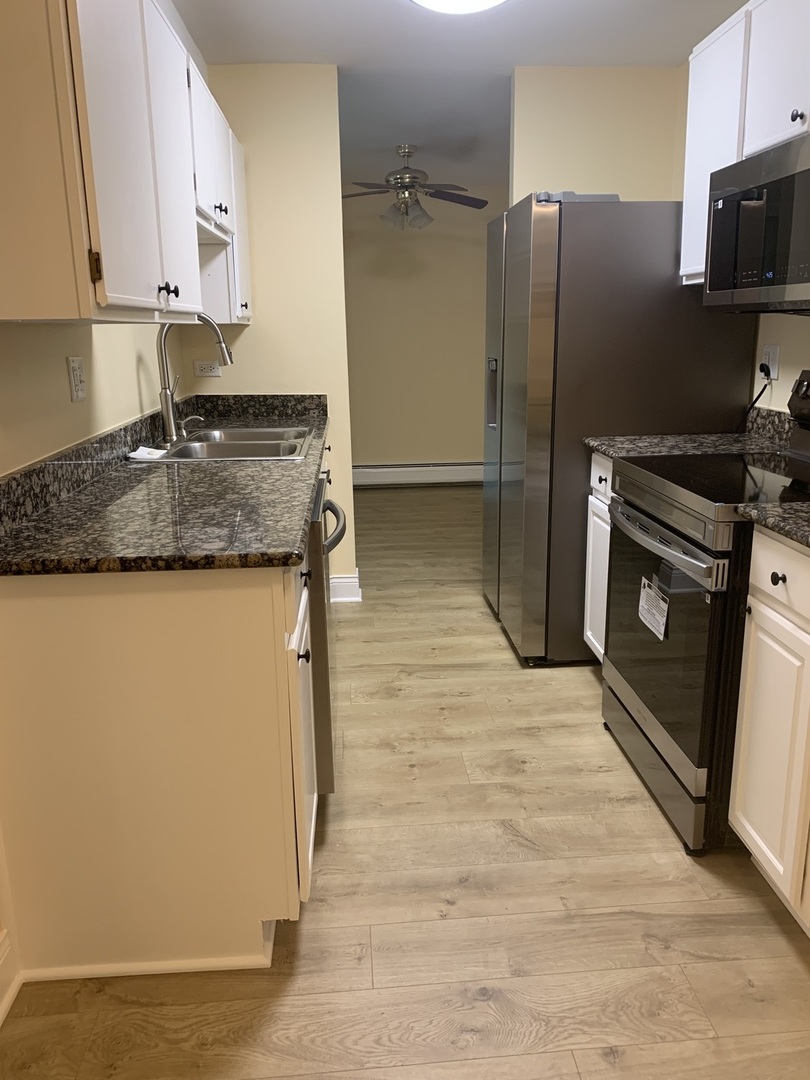 1813 Hemlock Place #107, Schaumburg, IL 60173
