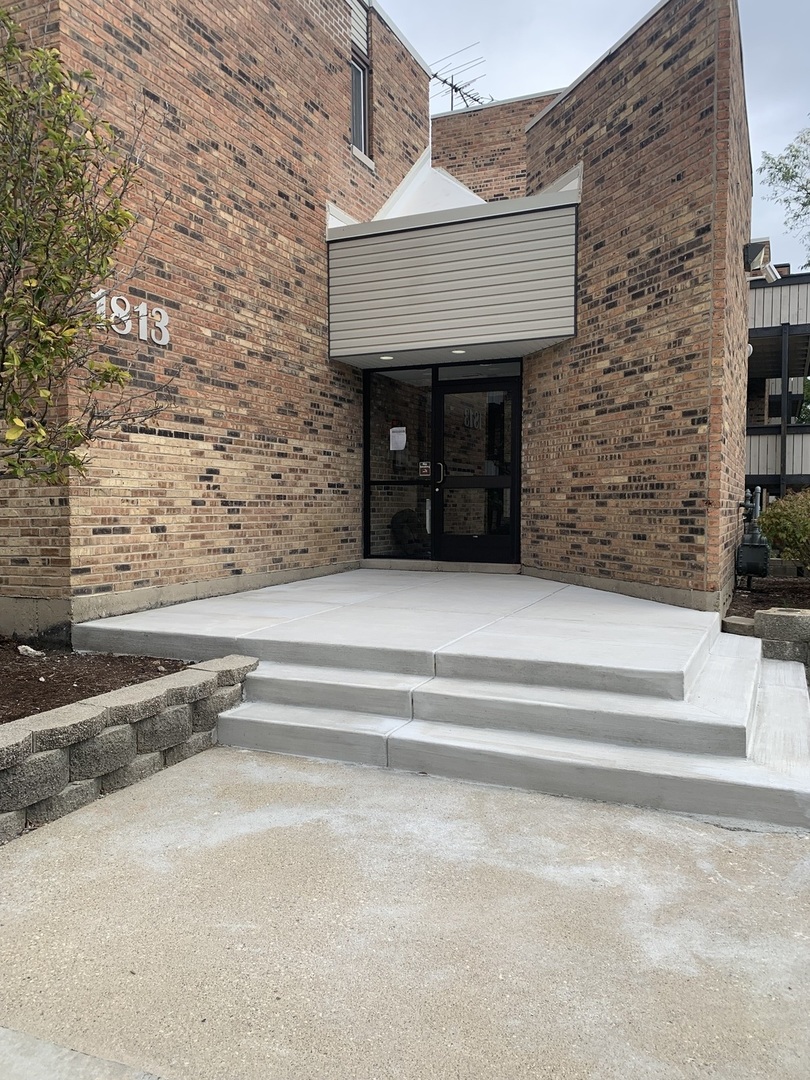 1813 Hemlock Place #107, Schaumburg, IL 60173