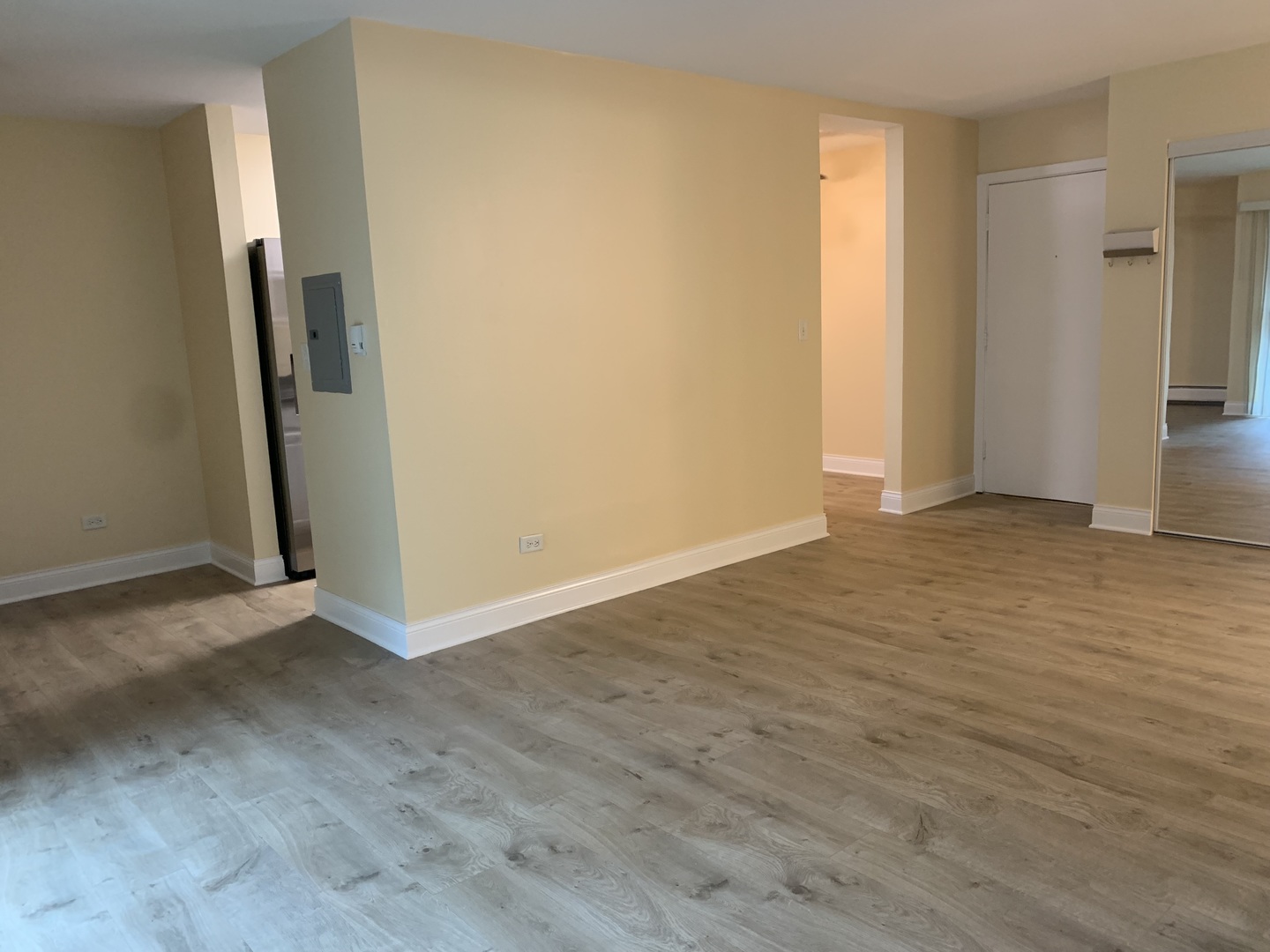 1813 Hemlock Place #107, Schaumburg, IL 60173