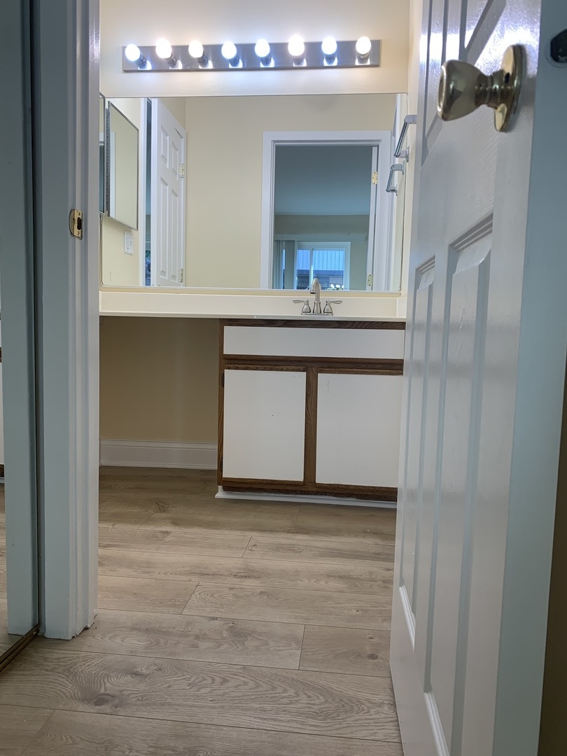 1813 Hemlock Place #107, Schaumburg, IL 60173