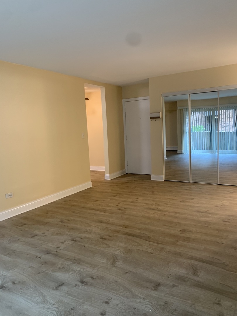 1813 Hemlock Place #107, Schaumburg, IL 60173