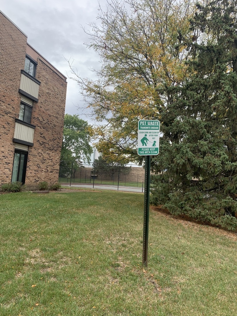 1813 Hemlock Place #107, Schaumburg, IL 60173