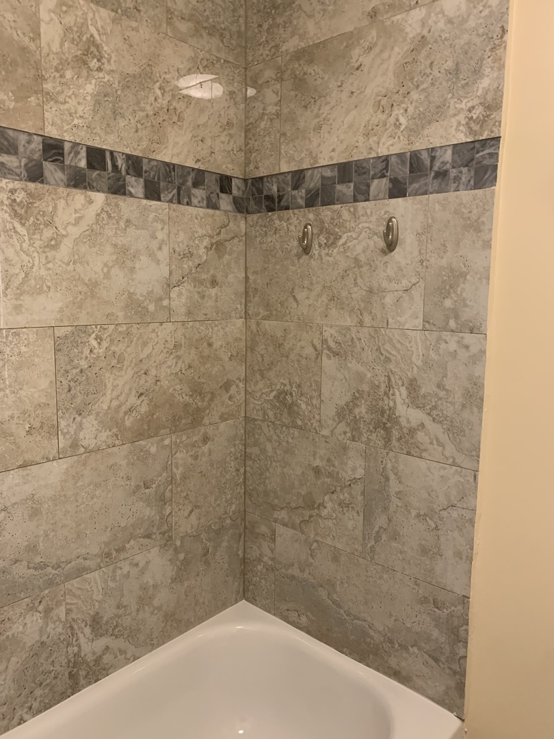 1813 Hemlock Place #107, Schaumburg, IL 60173