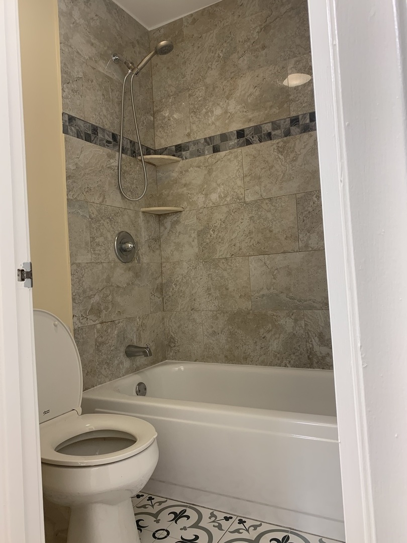 1813 Hemlock Place #107, Schaumburg, IL 60173