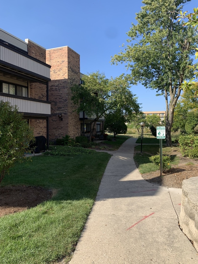 1813 Hemlock Place #107, Schaumburg, IL 60173