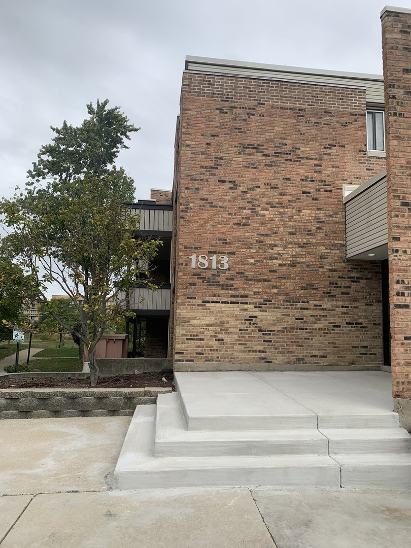 1813 Hemlock Place #107, Schaumburg, IL 60173