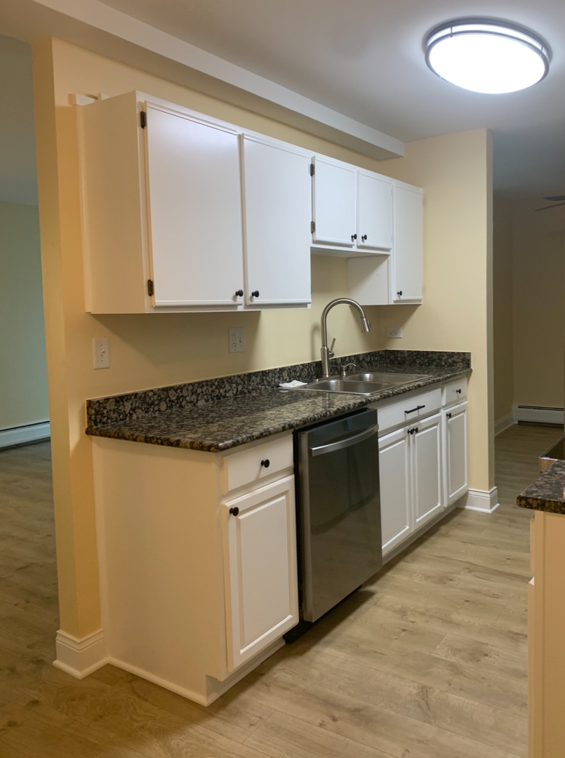 1813 Hemlock Place #107, Schaumburg, IL 60173