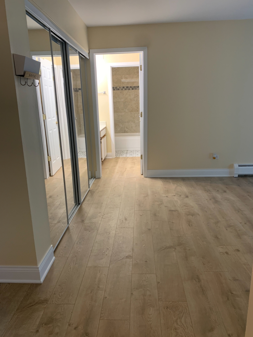 1813 Hemlock Place #107, Schaumburg, IL 60173
