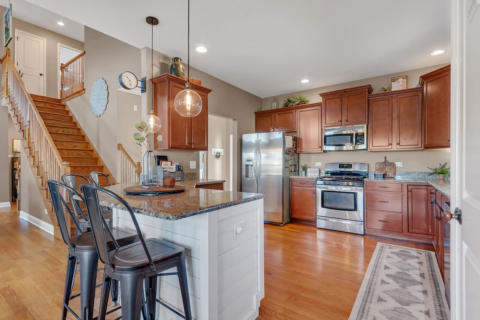 469 Kelly Avenue, Yorkville, IL 60560