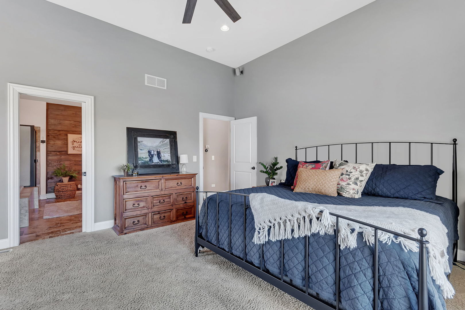 469 Kelly Avenue, Yorkville, IL 60560