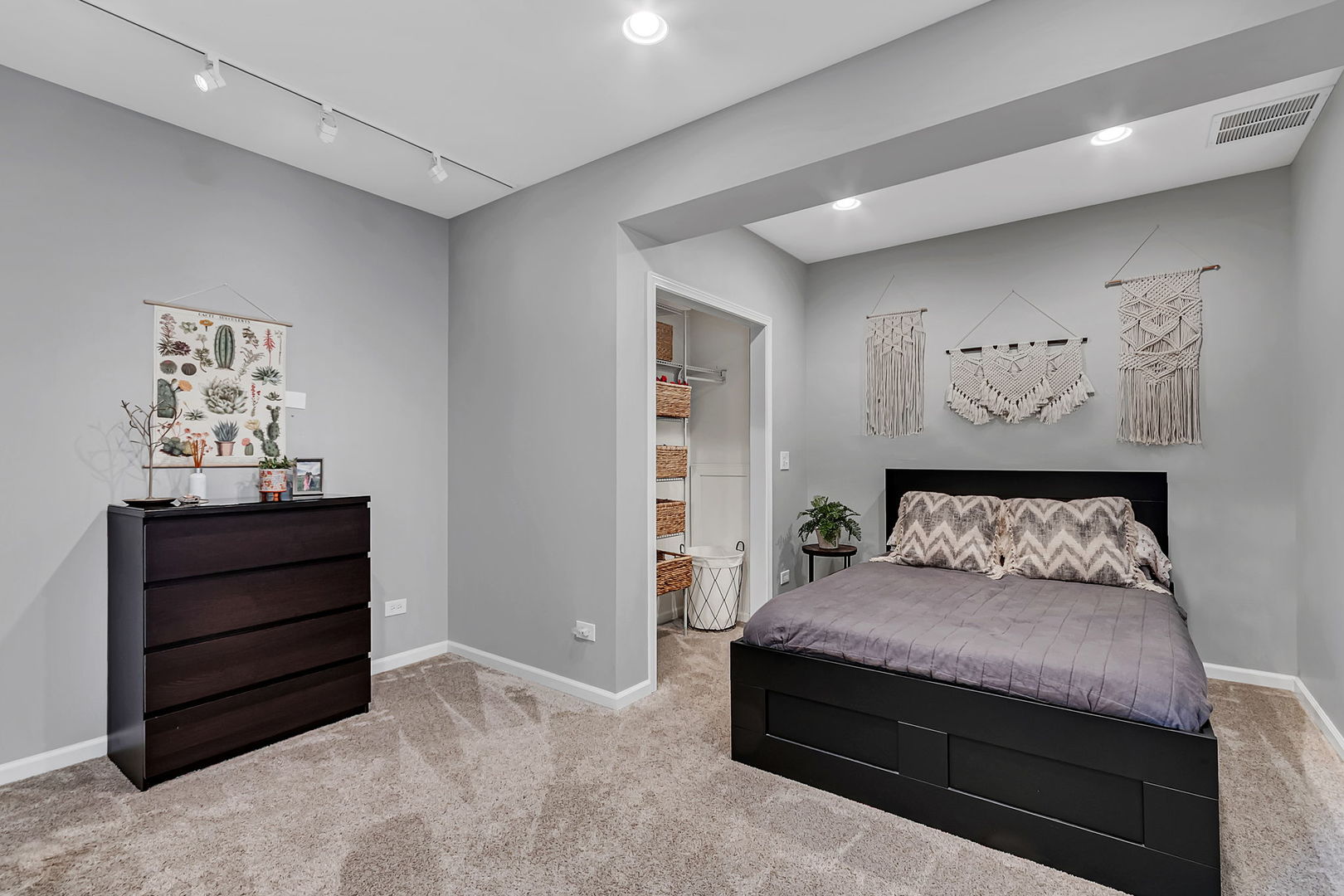 469 Kelly Avenue, Yorkville, IL 60560