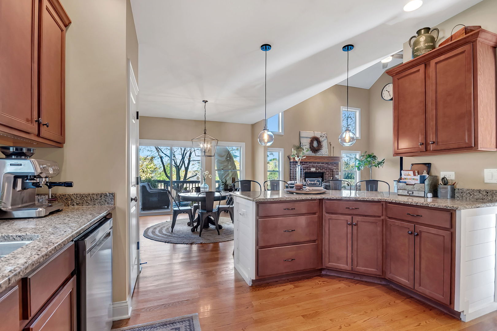 469 Kelly Avenue, Yorkville, IL 60560