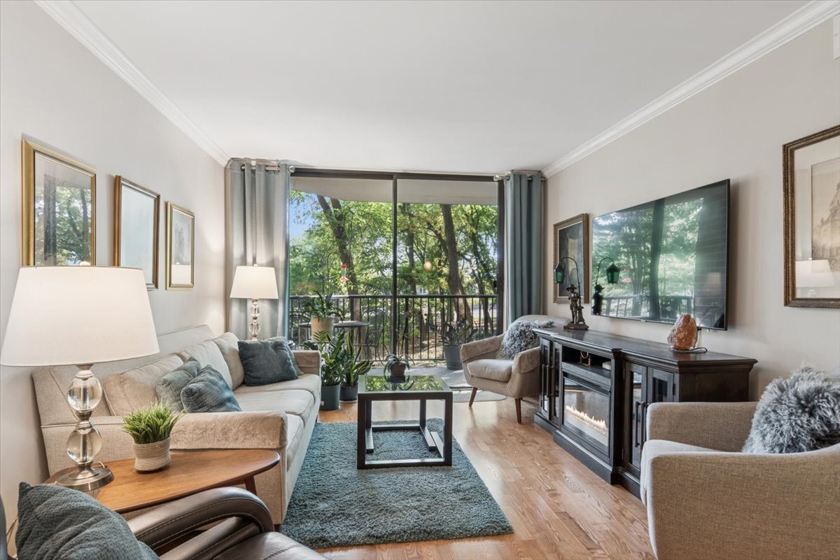 509 Aurora Avenue #209, Naperville, IL 60540