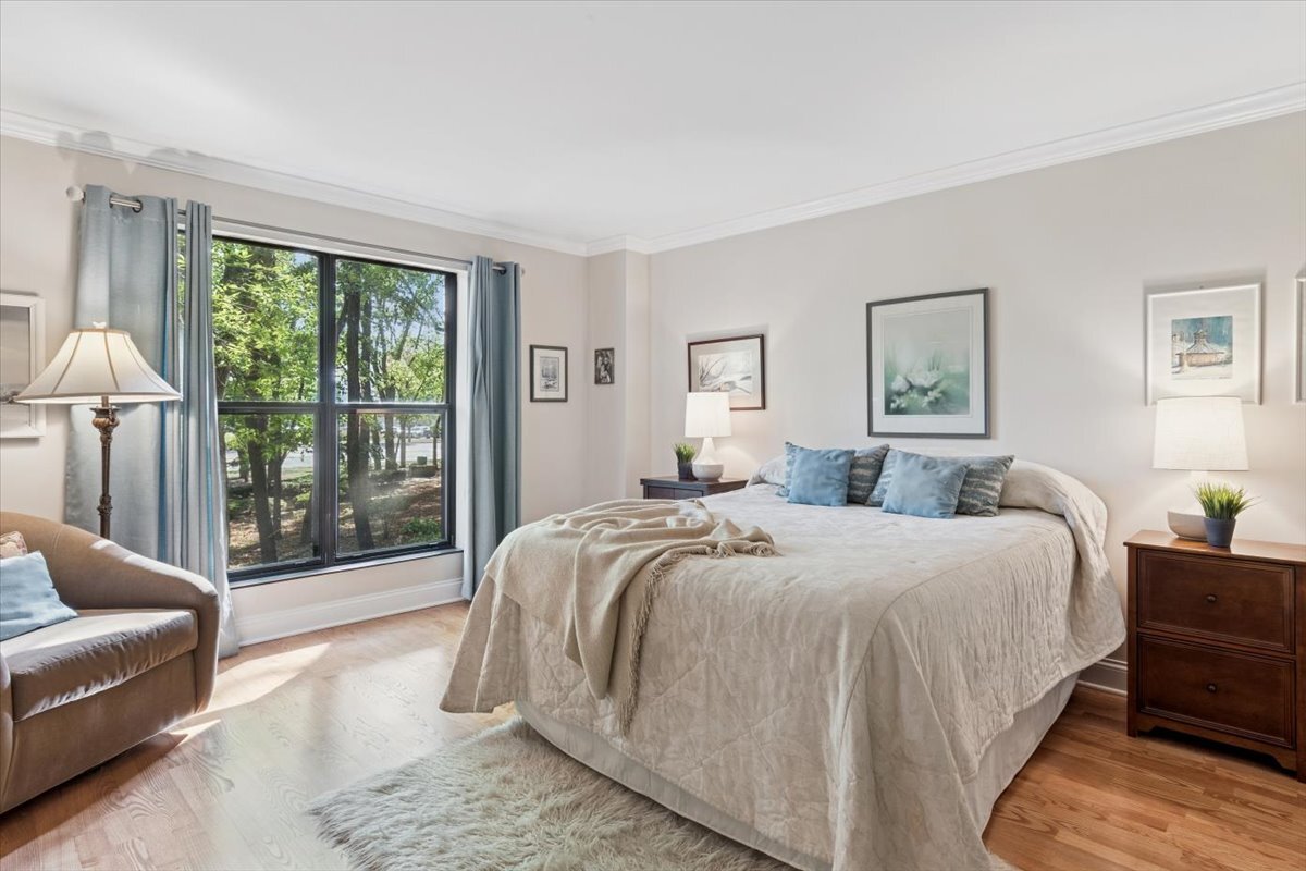 509 Aurora Avenue #209, Naperville, IL 60540