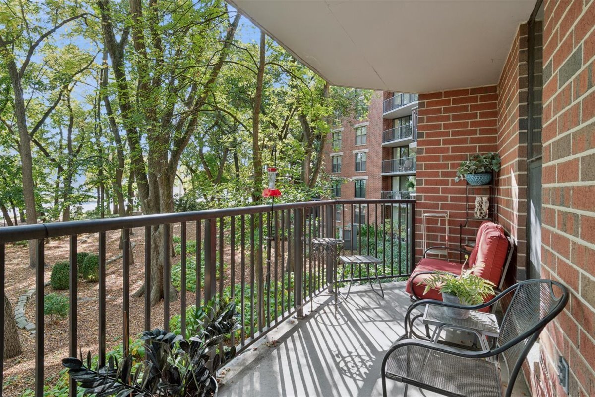 509 Aurora Avenue #209, Naperville, IL 60540