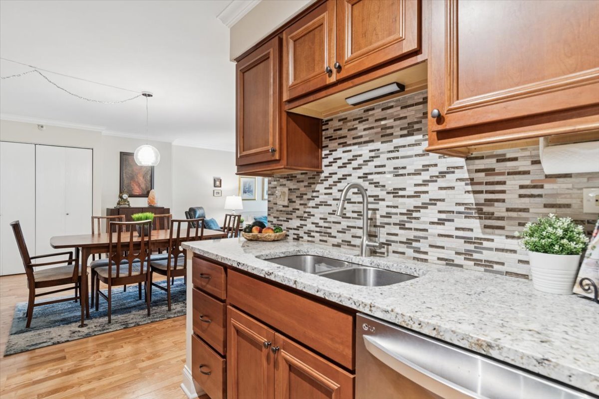 509 Aurora Avenue #209, Naperville, IL 60540