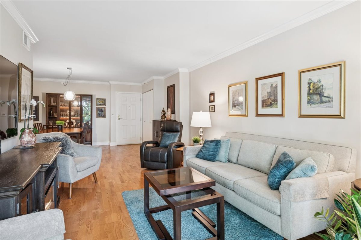 509 Aurora Avenue #209, Naperville, IL 60540