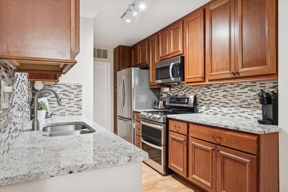 509 Aurora Avenue #209, Naperville, IL 60540