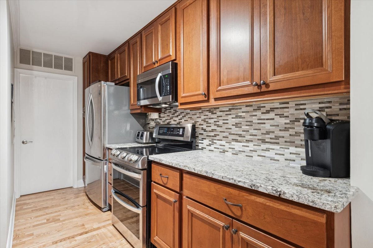 509 Aurora Avenue #209, Naperville, IL 60540
