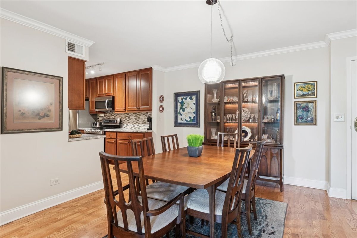 509 Aurora Avenue #209, Naperville, IL 60540