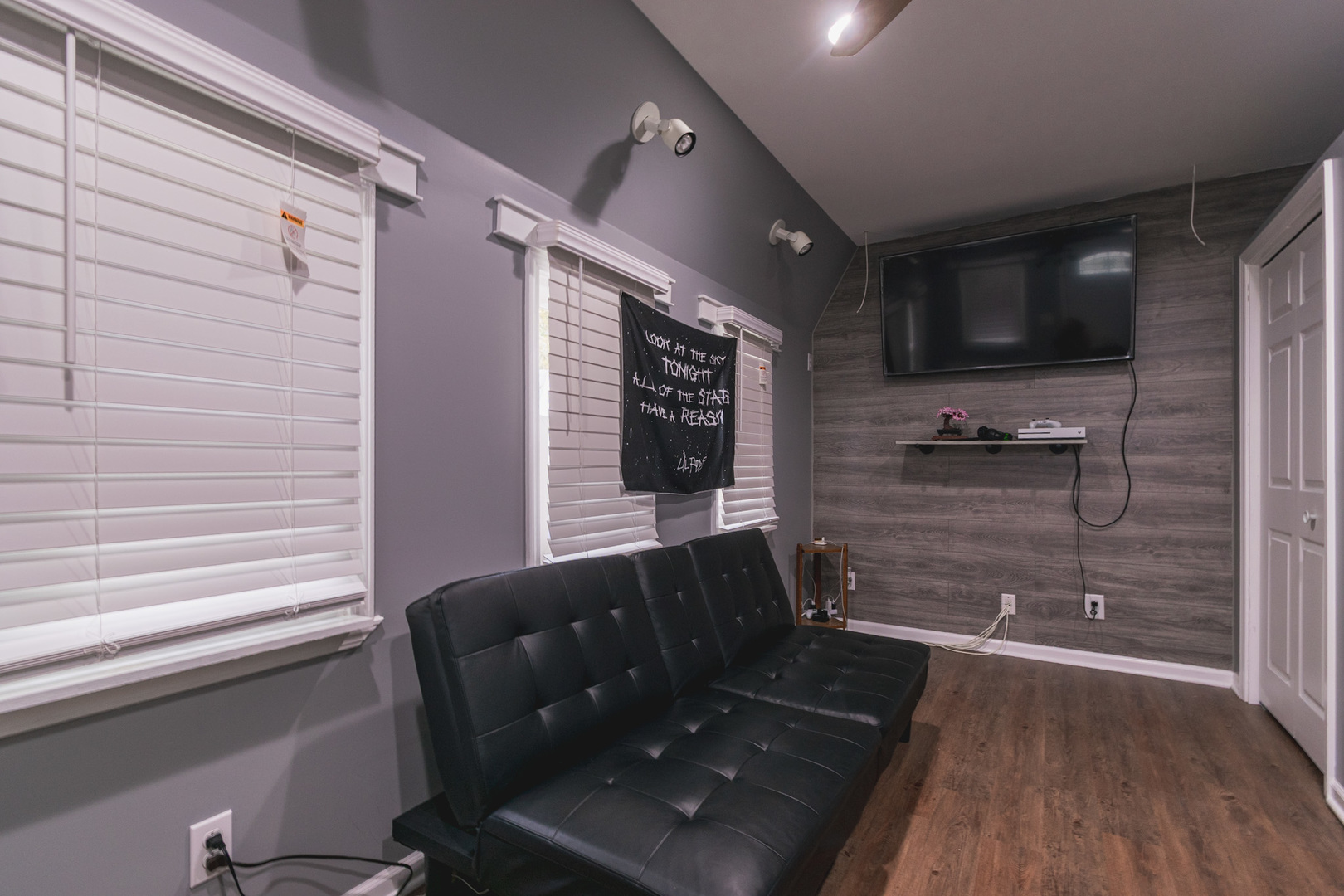 385 E Irving Park Road, Streamwood, IL 60107