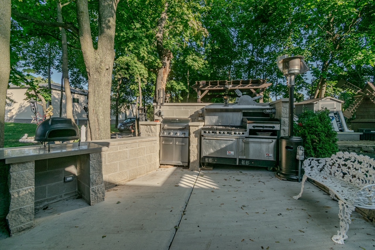 385 E Irving Park Road, Streamwood, IL 60107