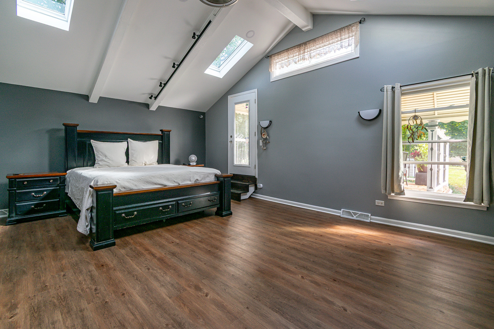 385 E Irving Park Road, Streamwood, IL 60107