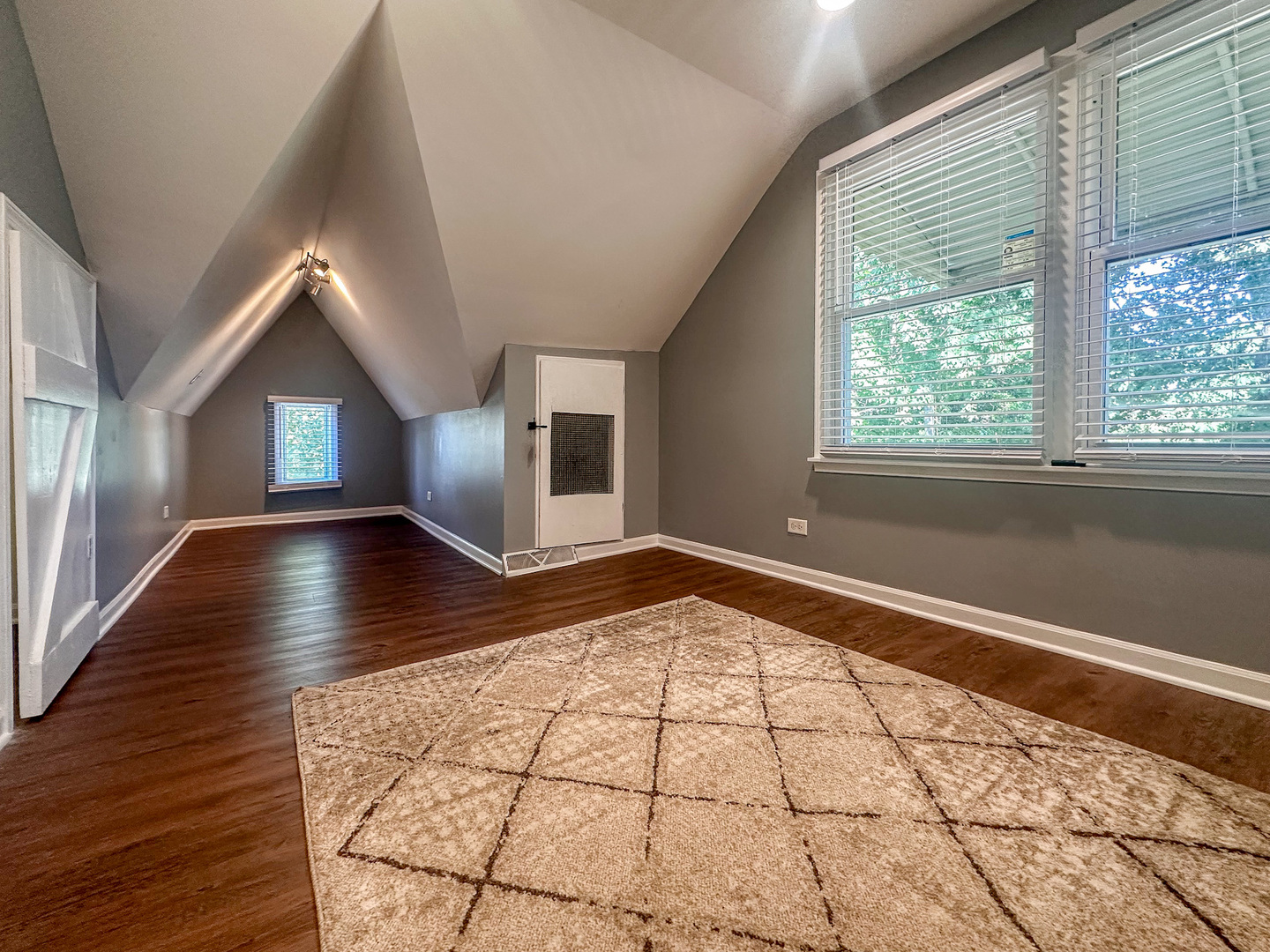 385 E Irving Park Road, Streamwood, IL 60107