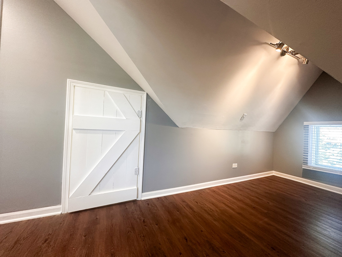 385 E Irving Park Road, Streamwood, IL 60107