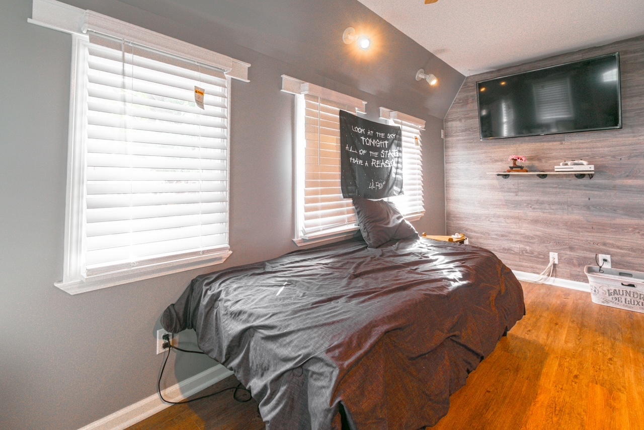 385 E Irving Park Road, Streamwood, IL 60107