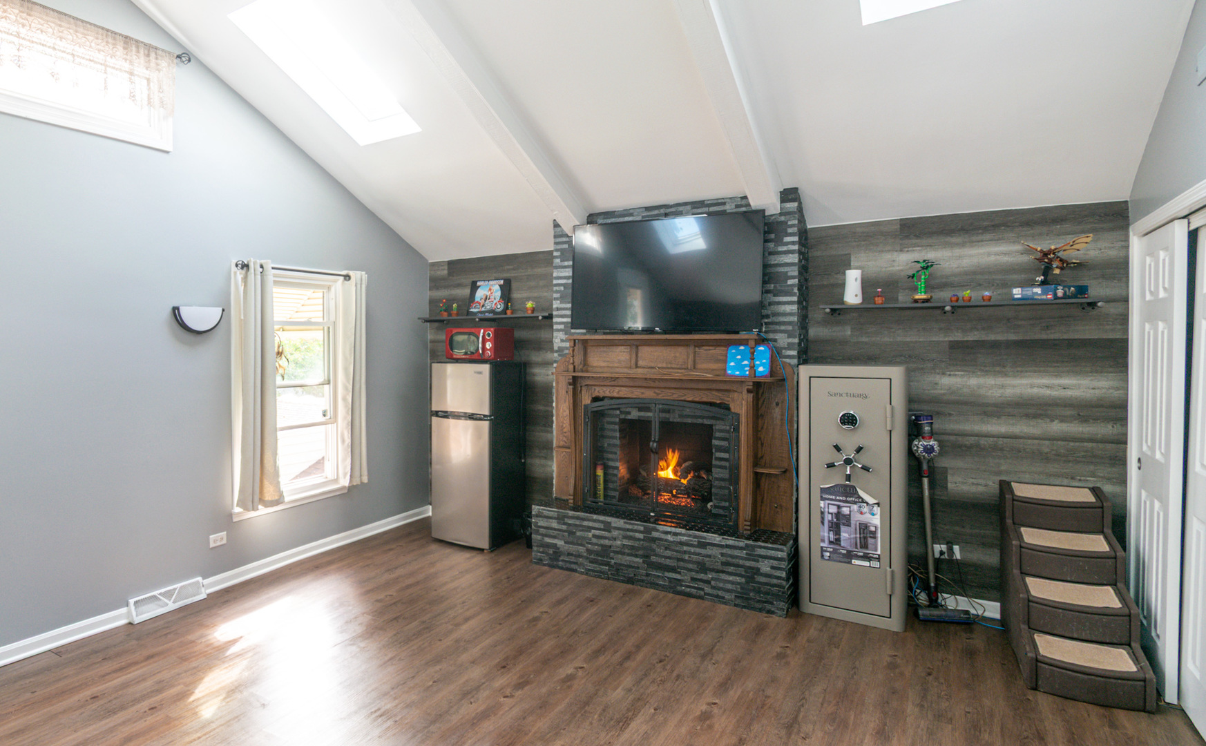 385 E Irving Park Road, Streamwood, IL 60107