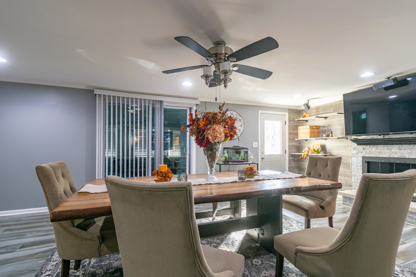 385 E Irving Park Road, Streamwood, IL 60107