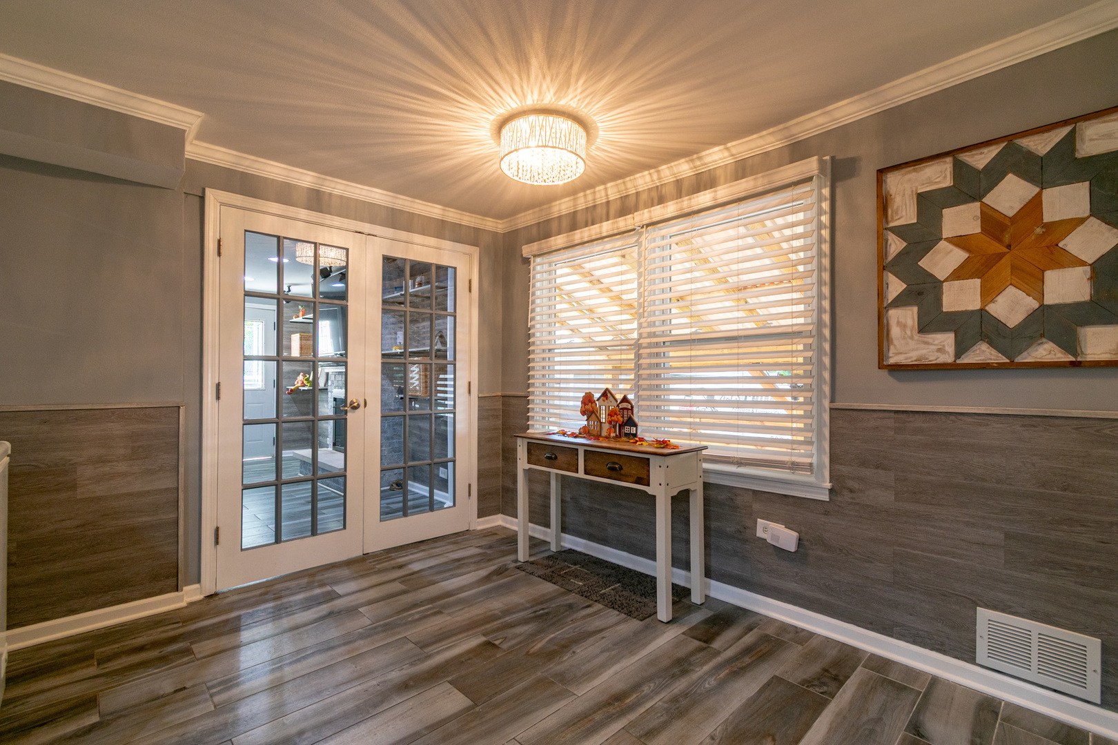 385 E Irving Park Road, Streamwood, IL 60107