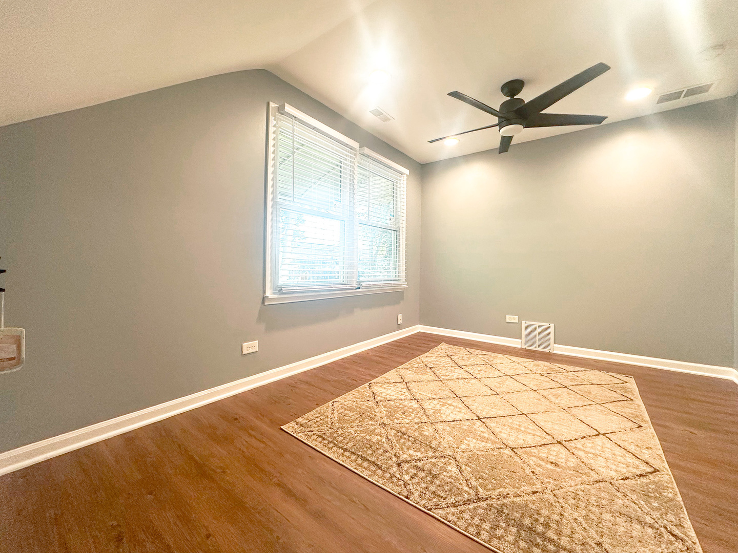 385 E Irving Park Road, Streamwood, IL 60107