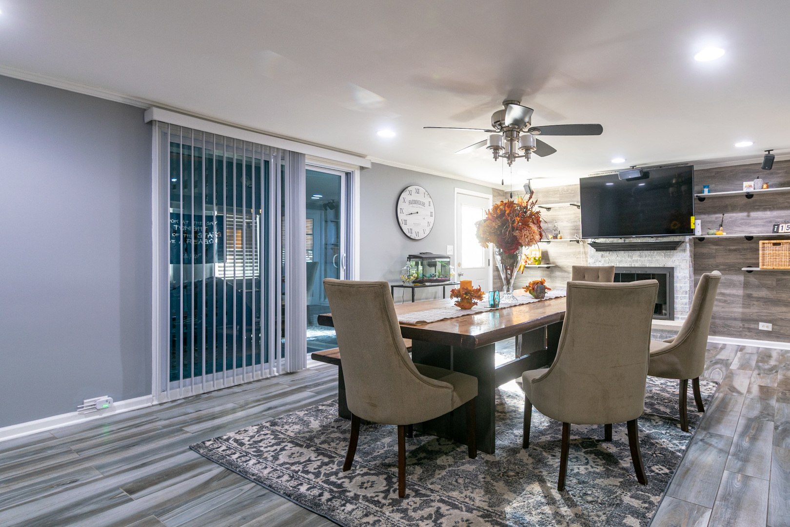 385 E Irving Park Road, Streamwood, IL 60107