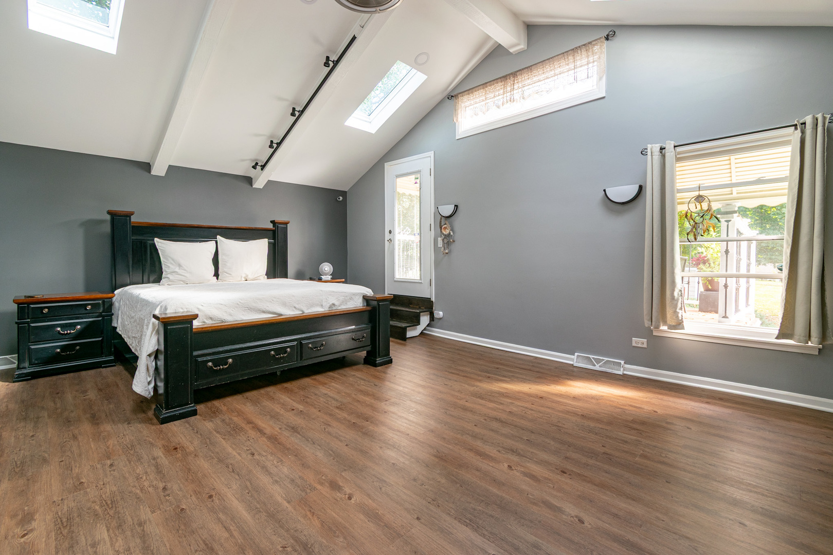 385 E Irving Park Road, Streamwood, IL 60107