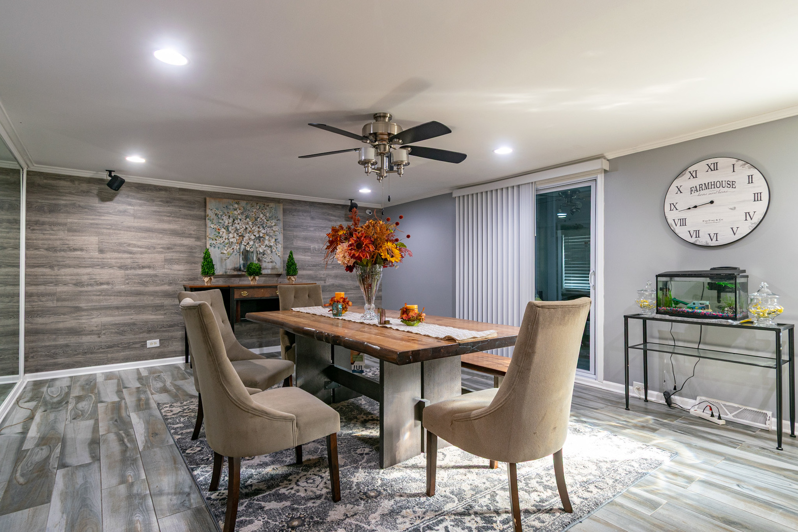 385 E Irving Park Road, Streamwood, IL 60107