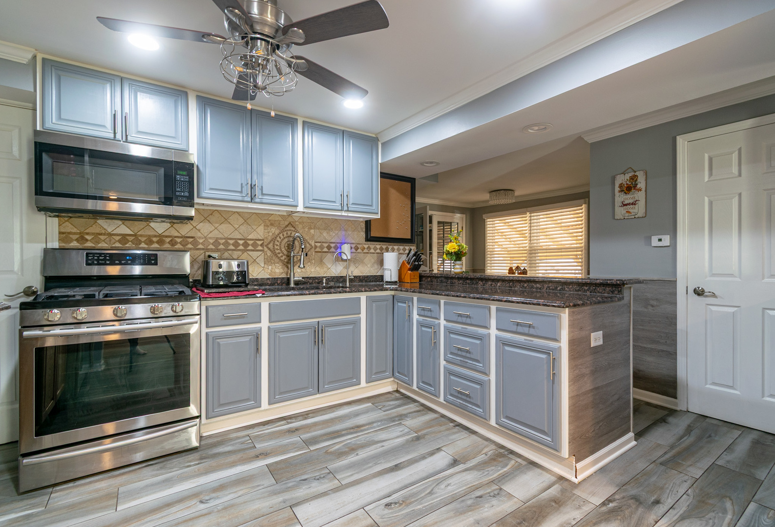 385 E Irving Park Road, Streamwood, IL 60107