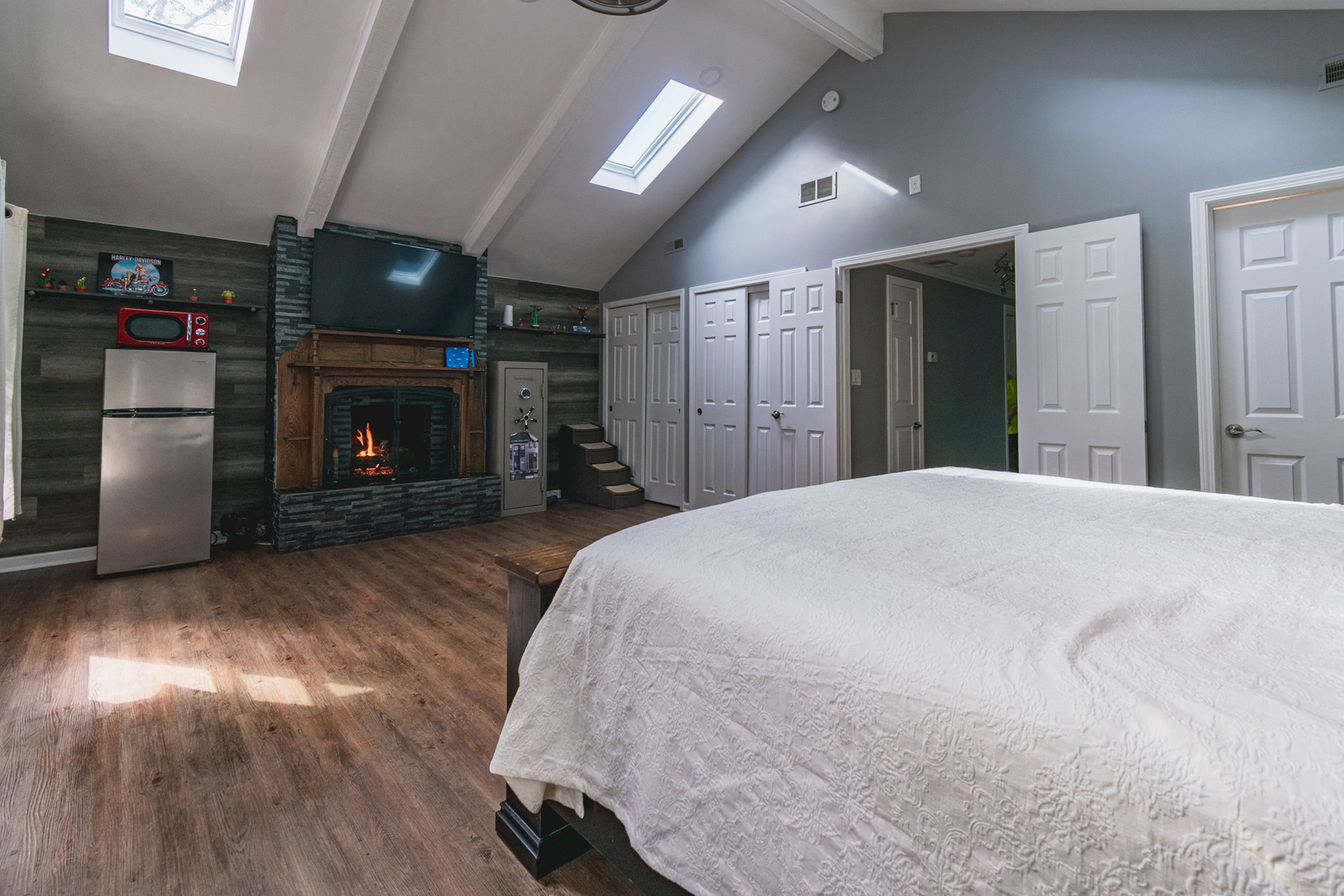 385 E Irving Park Road, Streamwood, IL 60107