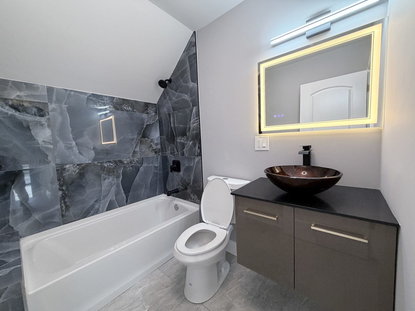 7918 S Anthony Avenue, Chicago, IL 60619