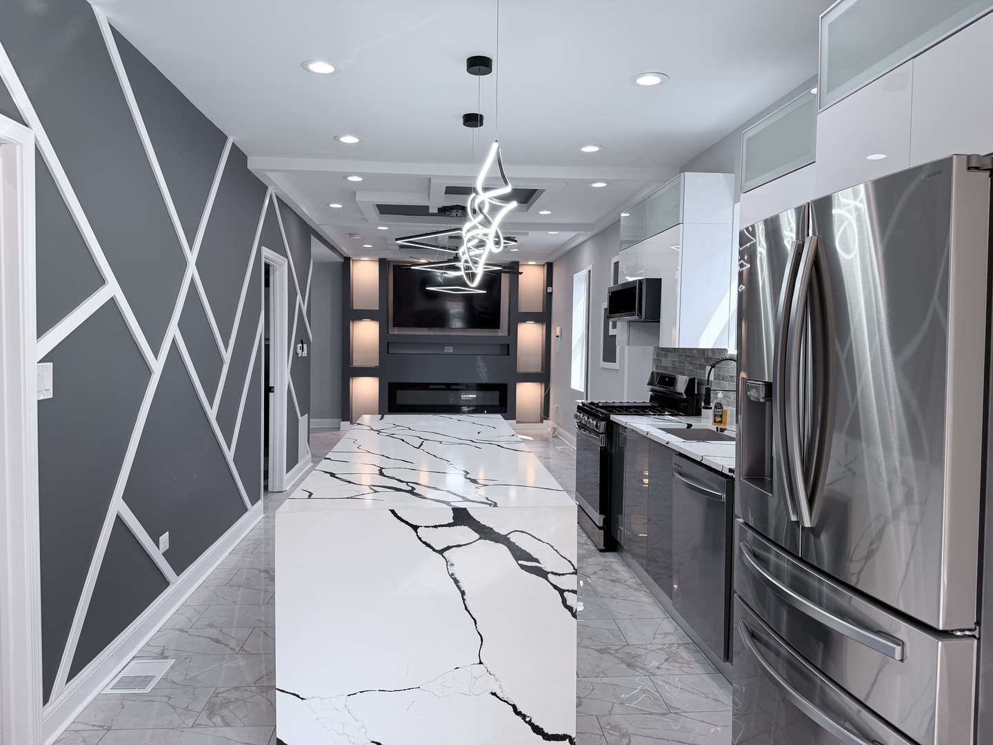 7918 S Anthony Avenue, Chicago, IL 60619