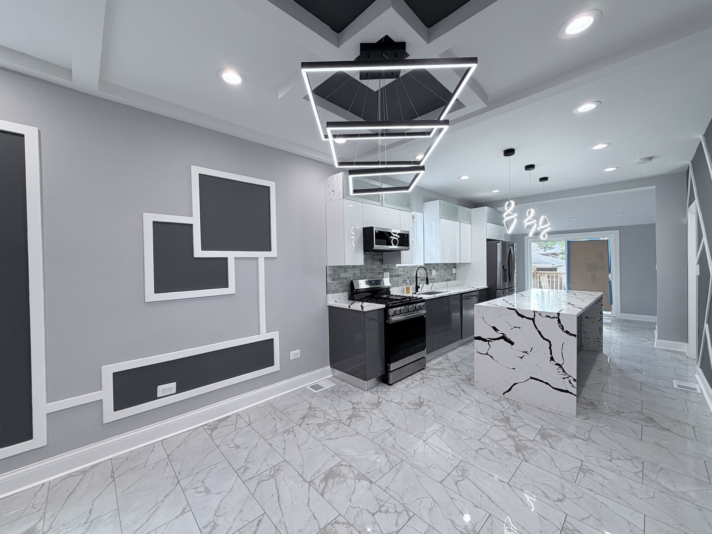 7918 S Anthony Avenue, Chicago, IL 60619