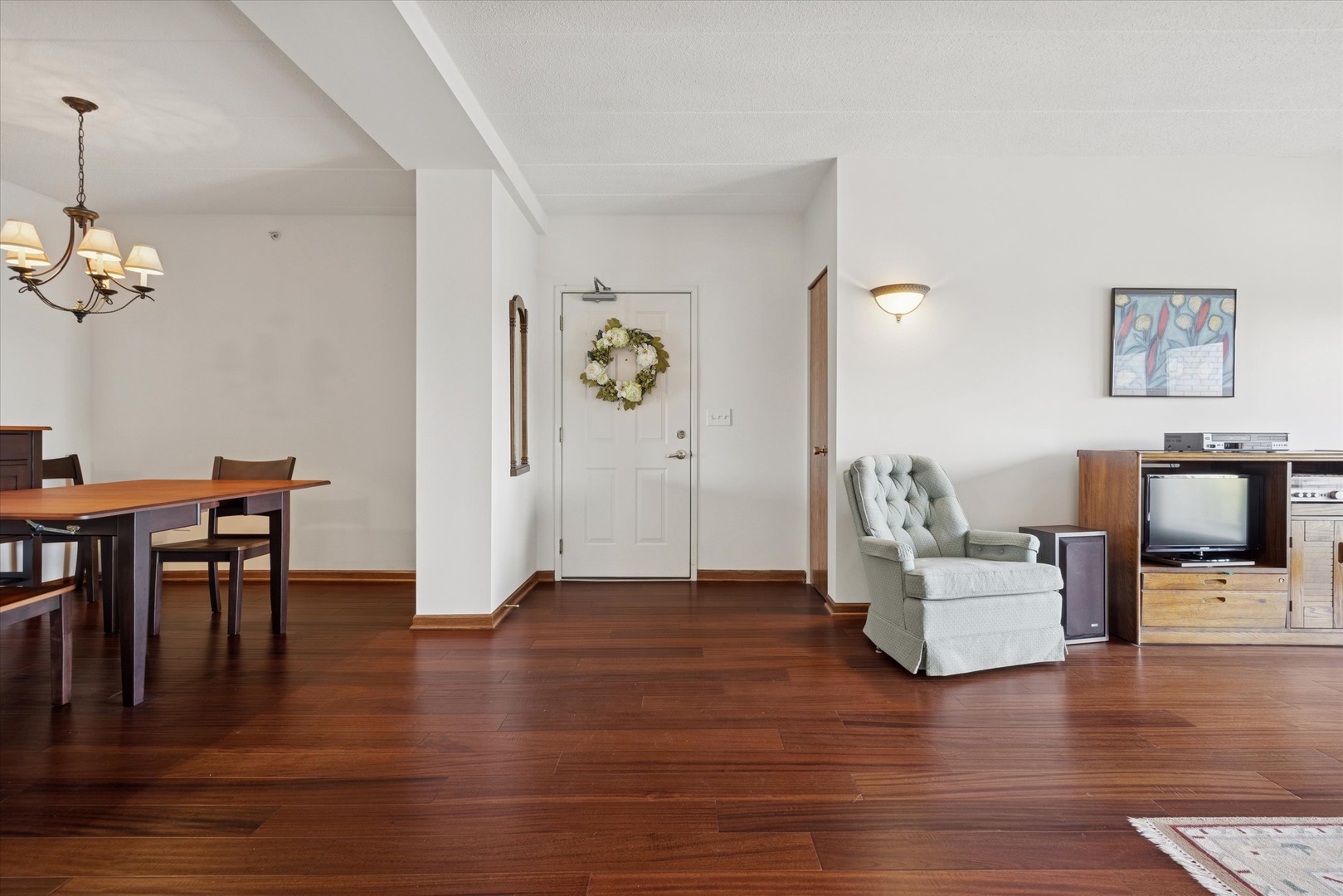 175 W BRUSH HILL Drive #404, Elmhurst, IL 60126